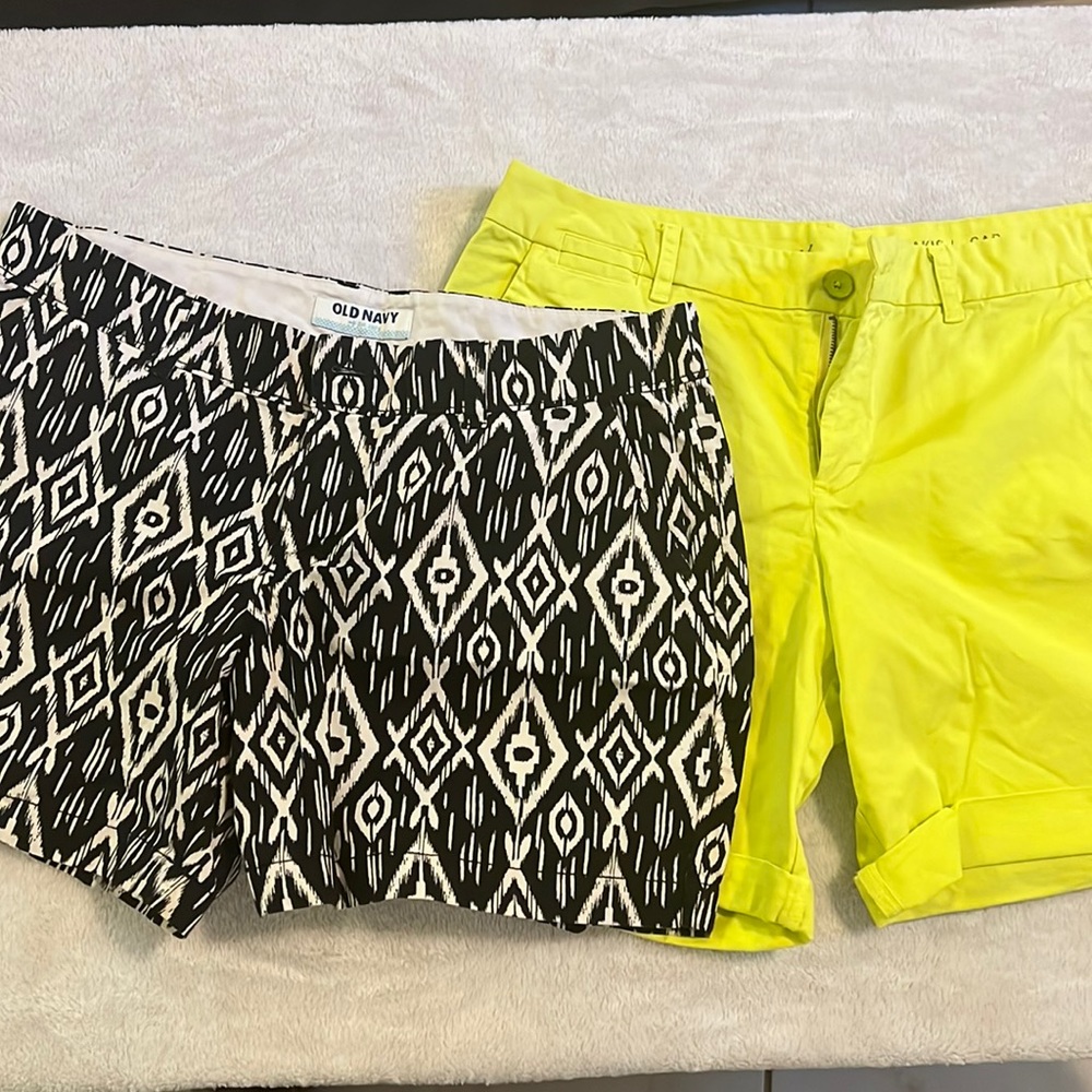 Women shorts bundle of 2 size 6